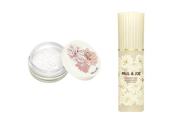 〈ポール ＆ ジョー ボーテ〉左から：エバーラスティング ルース パウダー(4g) 税込3,960円、メイクアップ フィックス ミスト(50mL) 税込2,420円