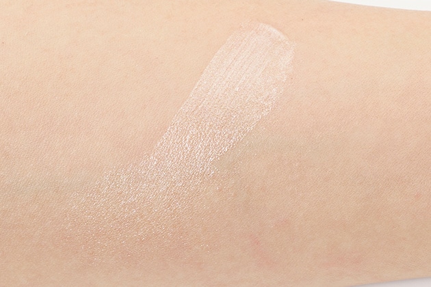 自然でフレッシュなツヤ感をまとえるリキッドハイライター〈RMK〉