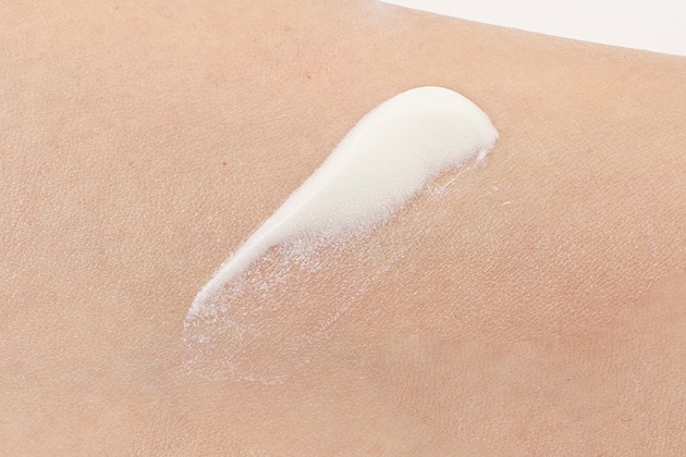 軽やかなつけ心地と頼れるタフさを兼ね備えた全身用日焼け止め〈アスレティア〉