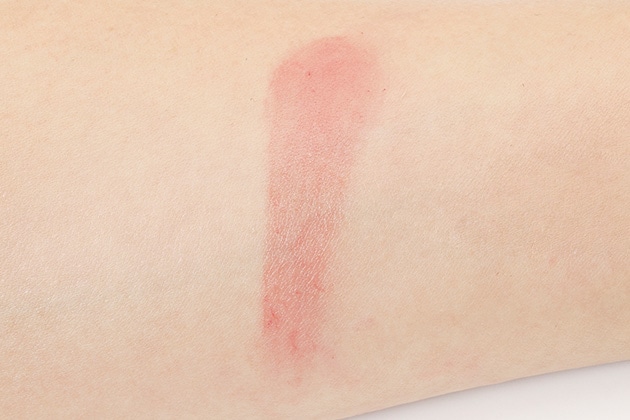 口元から美しい印象を演出する色つきリップ美容液〈ポーラ〉