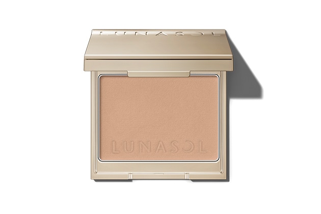 〈ルナソル〉カラーリングブリーズ(レフィル)(07) 税込3,300円、同 フェースカラーコンパクト 税込1,540円