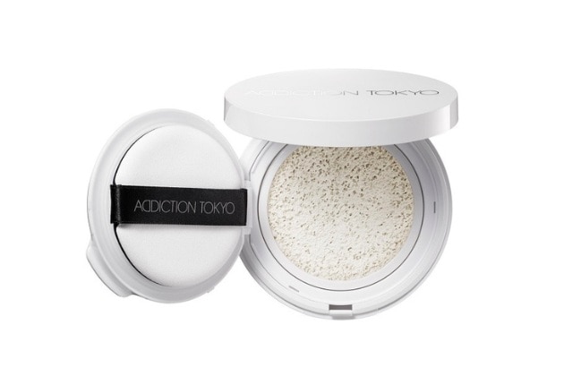 〈アディクション〉スキンケアＵＶ タッチアップ クッション SPF45・PA+++(レフィル)(001) 税込4,400円、同 クッション ケース 税込1,430円