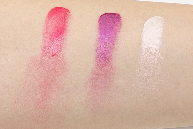 左から：レ ベージュ ブラッシュ ベル ミン(ソルベ、ネクター)、レ ベージュ ヘルシー グロウ ハイライター(サマー グリーム)のスウォッチ