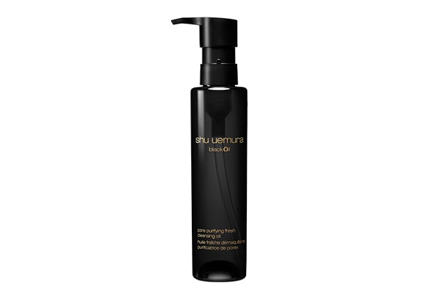 〈シュウ ウエムラ〉ブラック クレンジング オイル(150mL) 税込5,720円