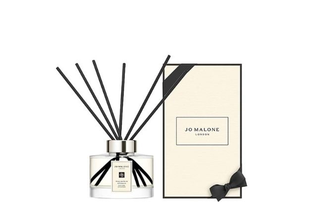 〈ジョー マローン ロンドン〉イングリッシュ ペアー ＆ フリージア セント サラウンドTM ディフューザー(165mL) 税込17,050円