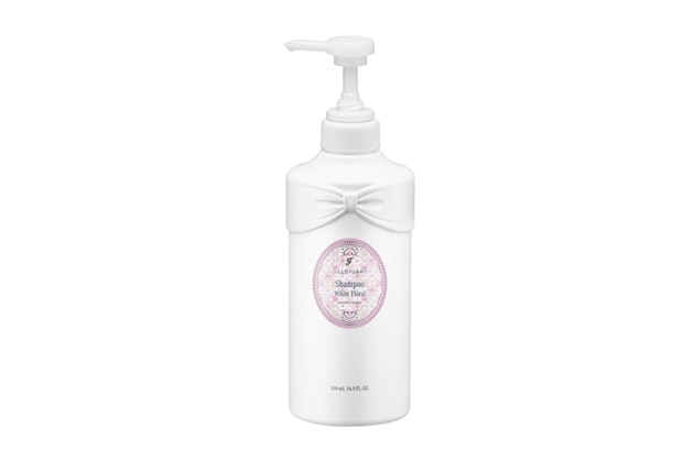 〈ジルスチュアート〉ホワイトフローラル シャンプー (500mL) 税込3,520円、レフィル(400mL) 税込2,640円