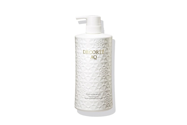 〈コスメデコルテ〉AQ リペア ボリューム シャンプー(250mL) 税込4,070円、(600mL) 税込6,820円、レフィル(500mL)税込5,170円