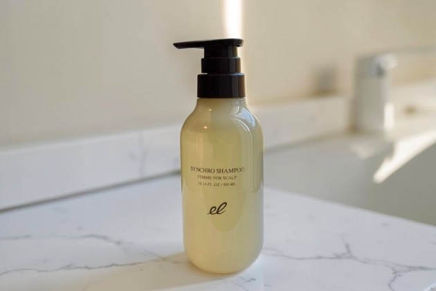 〈エレクトロン〉ＳＹＮＣＨＲＯ ＳＨＡＭＰＯＯ ＦＥＭＭＥ ＦＯＲ ＳＣＡＬＰ シンクロシャンプーファムＦＯＲ ＳＣＡＬＰ(女性用ヘアシャンプー)(300mL) 税込3,300円