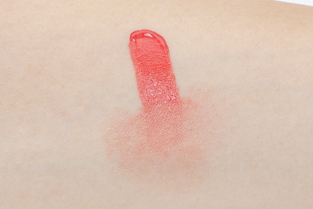 内側から湧き出るような血色感(※1)を思いのままに装って〈NARS〉
