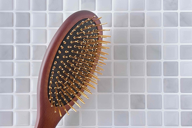 〈ハホニコ〉ヘアブラシにこだわって頭皮に刺激を！