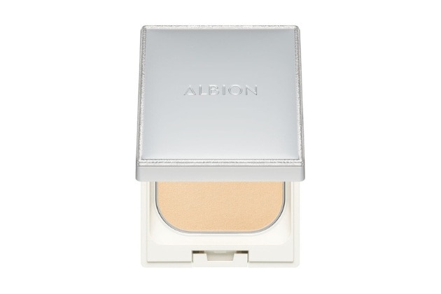 〈アルビオン〉アルビオン スタジオ フレッシュニック ファンデーション SPF24・PA++(レフィル)(全6色) 各税込4,400円、同 ケース 税込1,320円