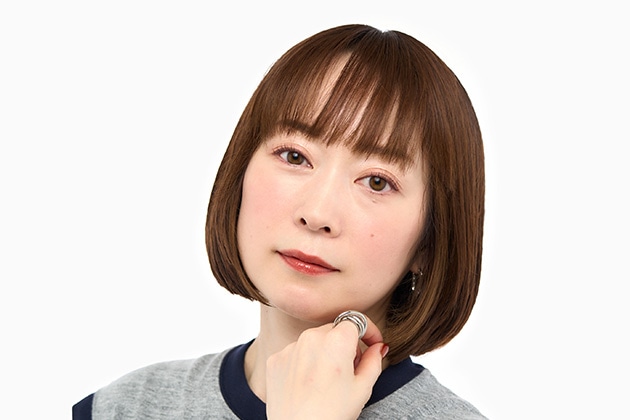 赤みのアイシャドウと合わせて、よりモードな表情に！