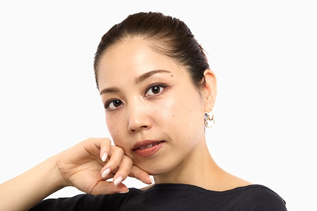 強すぎないカラーで奥行きを出して、上品&クールに！