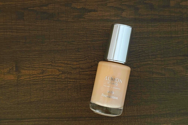 〈アルビオン〉アルビオン スタジオ ミルク ファンデーション SPF29・PA+++・UV耐水性★(30mL)(050) 税込7,150円