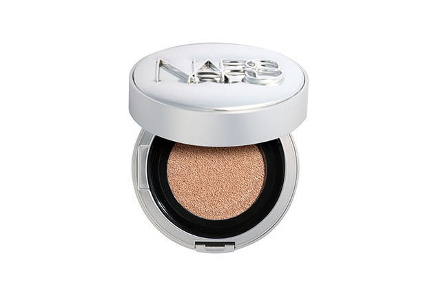 〈NARS〉ライトリフレクティング セラムクッションファンデーション ケース 06043(限定1種) 税込2,860円 ※レフィル別売り