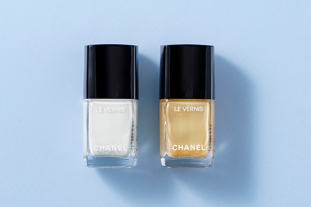〈CHANEL〉ヴェルニ(左から：445、447)