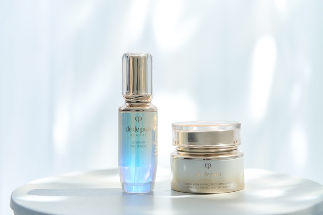 左から：〈クレ・ド・ポー ボーテ〉ル・セラムⅡ(50mL) 税込30,800円、〈クレ・ド・ポー ボーテ〉クレームプロテクトゥリスR(ジュール)(50g) 税込16,500円