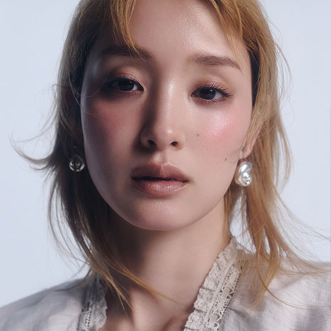 Sculpted Contours & Soft Blush