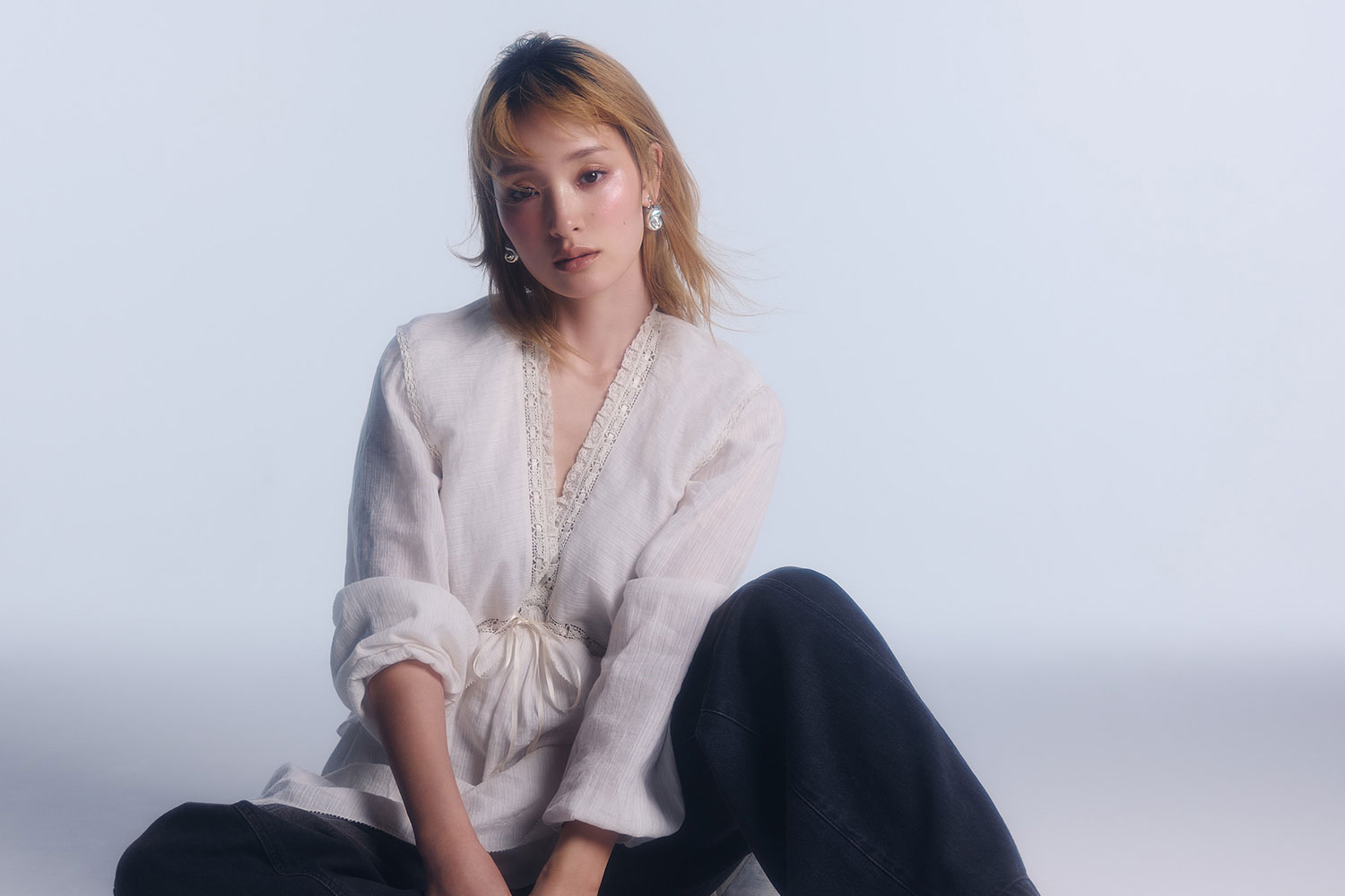 夏こそ、新しい表情に。剛力彩芽が魅せる洗練メイクアップ