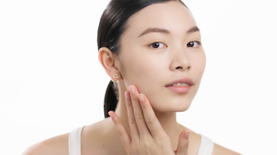 ディオール スノー エッセンス オブ ライト セラム 30mL（薬用